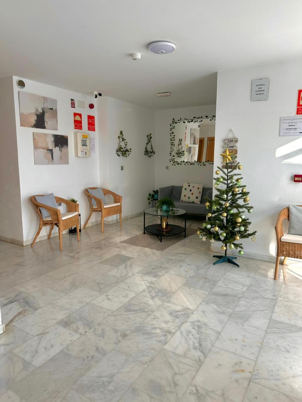 Apartahotel Dona Reyes Chipiona Ngoại thất bức ảnh