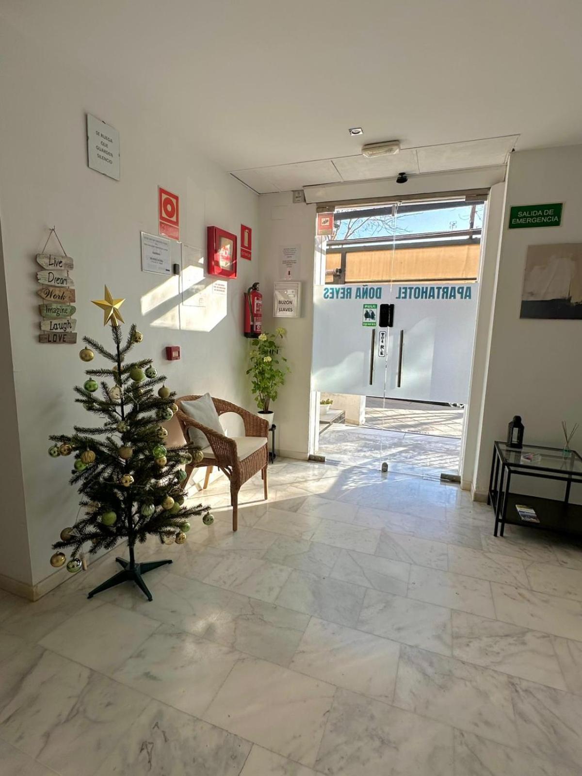 Apartahotel Dona Reyes Chipiona Ngoại thất bức ảnh
