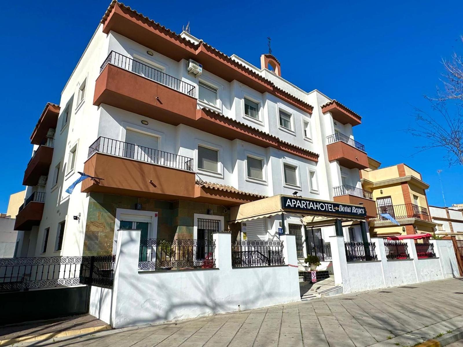 Apartahotel Dona Reyes Chipiona Ngoại thất bức ảnh
